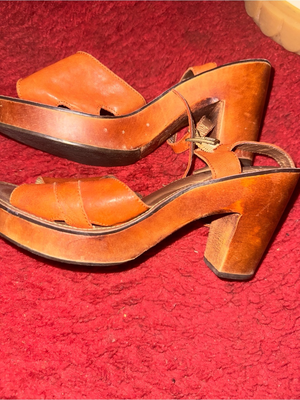 Leather strapped clogs - Picture 2 of 6
